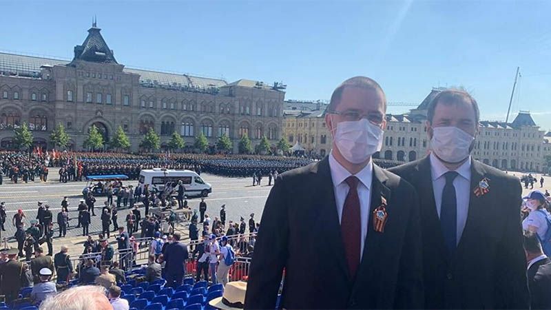 El canciller venezolano asiste a gran desfile militar en la Plaza Roja de Mosc&uacute;