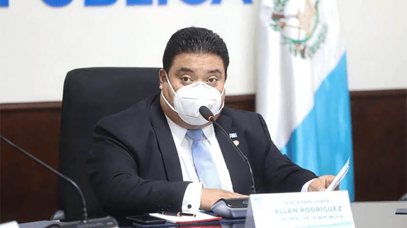 El l&iacute;der parlamentario de Guatemala da positivo por COVID-19