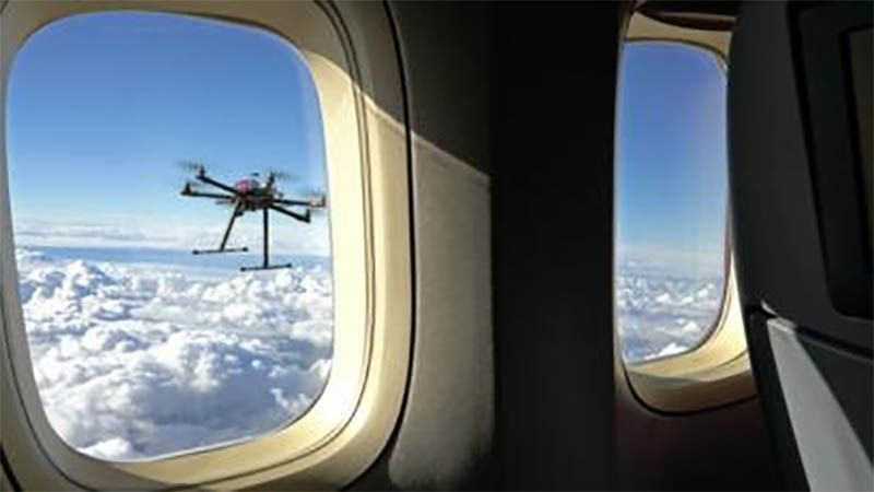 Un dron casi provoca una colisi&oacute;n con el avi&oacute;n de Donald Trump