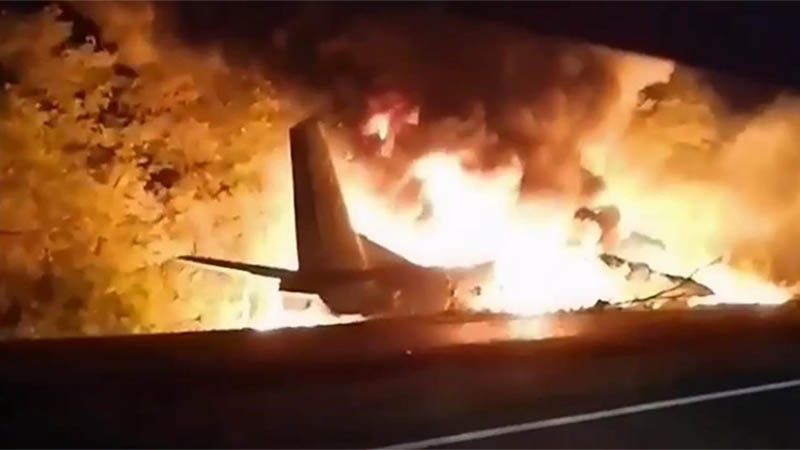veintena de muertos al estrellarse un avi&oacute;n militar en Ucrania