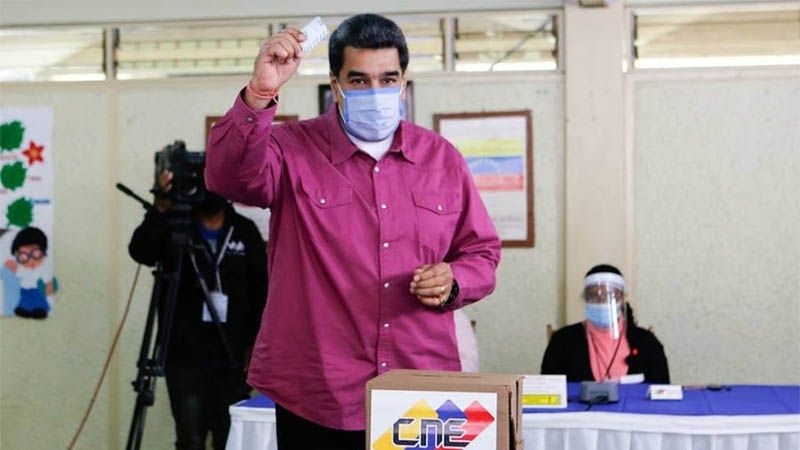 Maduro celebra la gran victoria en las elecciones parlamentarias de Venezuela
