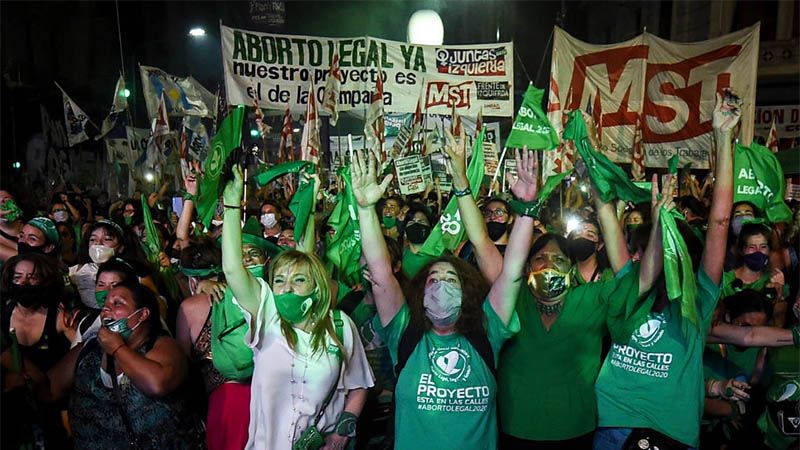 El Senado de Argentina aprueba la ley que legaliza el aborto