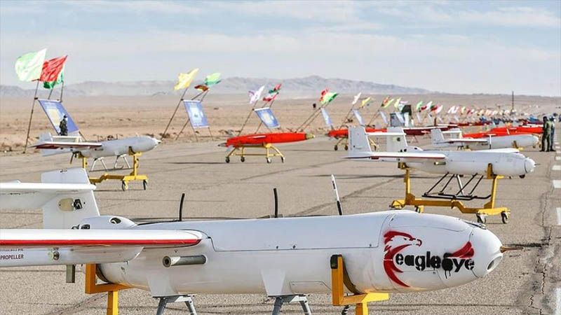 El Ej&eacute;rcito de Ir&aacute;n exhibe sus &uacute;ltimos drones en una maniobra