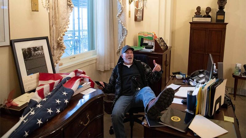 Cuatro muertos y 14 polic&iacute;as heridos en el asalto de los seguidores de Trump al Capitolio de EEUU