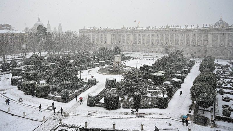 Una inusual nevada cubre de blanco gran parte de Espa&ntilde;a