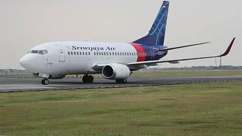 Localizan el avi&oacute;n con 62 personas que se precipit&oacute; al mar en Indonesia