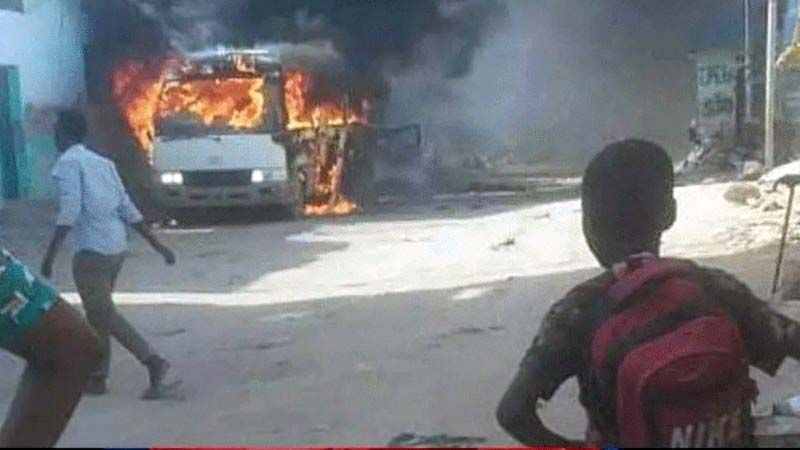 M&aacute;s de cuatro muertos por un atentado contra un autob&uacute;s con futbolistas en el sur de Somalia