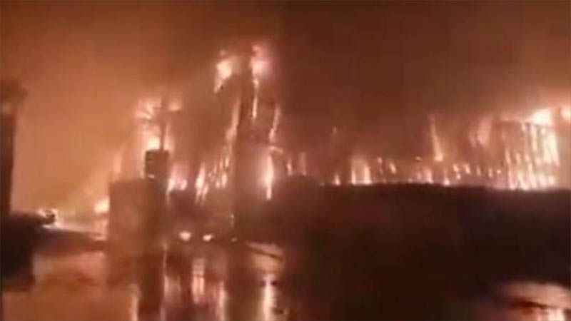 Un gran incendio arrasa una f&aacute;brica israel&iacute; de especias