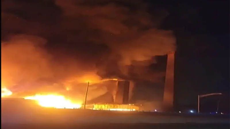 Un incendio arrasa una planta qu&iacute;mica en Nueva Jersey