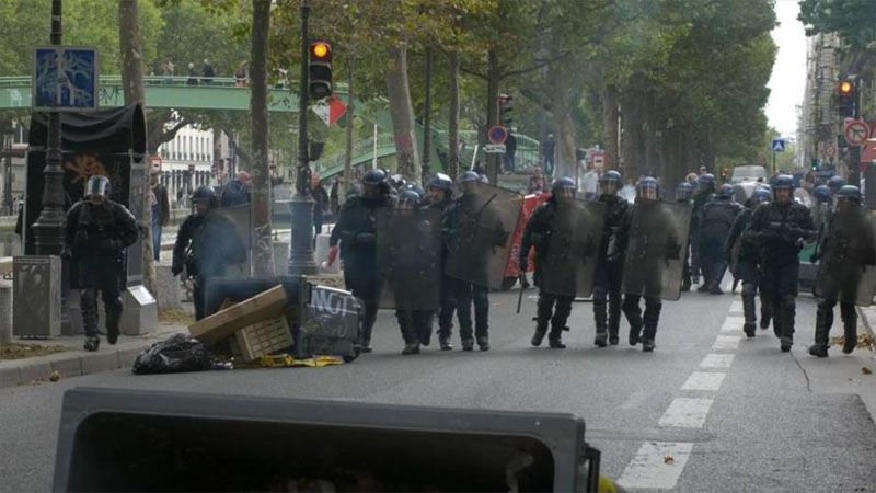Chalecos amarillos vuelven a las calles; cientos de arrestados en Par&iacute;s