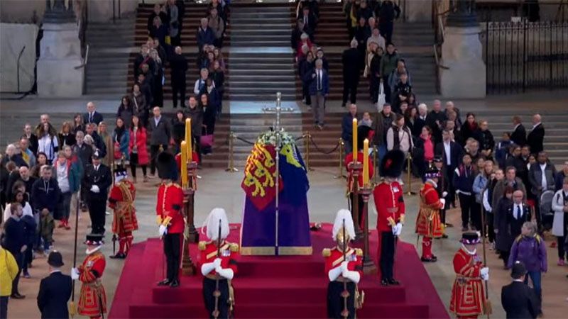 Deniegan la entrada a la capilla ardiente de Isabel II a una delegaci&oacute;n china