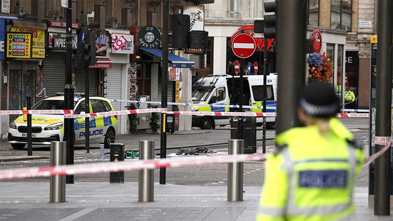 Apu&ntilde;alados dos polic&iacute;as en el centro de Londres