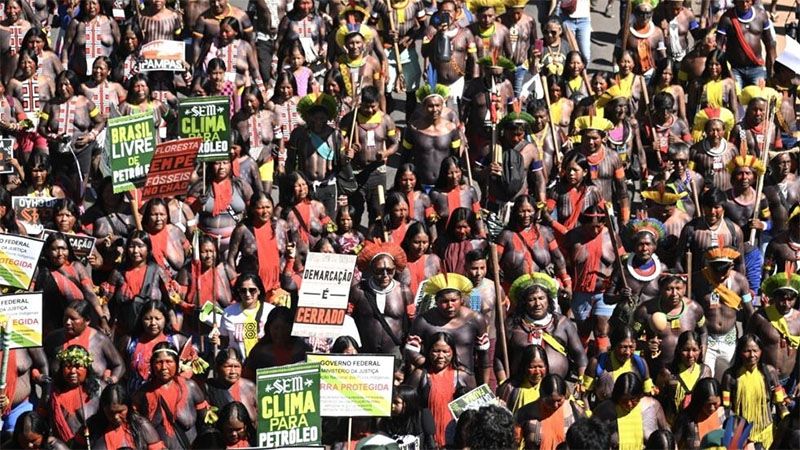 Miles de ind&iacute;genas marchan en Brasilia para exigir a Lula demarcaci&oacute;n de tierras