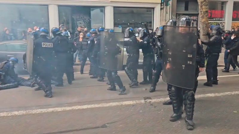 Brutal represi&oacute;n policial contra los que apoyan la causa palestina en Francia
