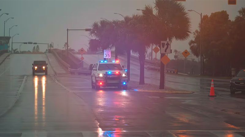 Hurac&aacute;n Milton deja a oscuras a m&aacute;s de dos millones de personas en Florida