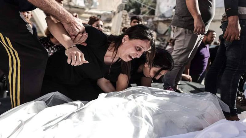 Al menos 35 muertos por bombardeos israel&iacute;es contra un convoy de ayuda y viviendas en Gaza