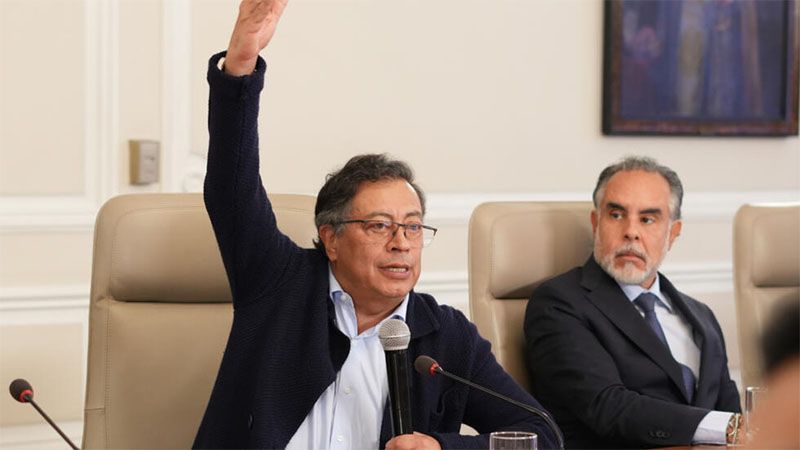 Presidente de Colombia pide renuncia de todo su gabinete en medio de crisis de gobierno