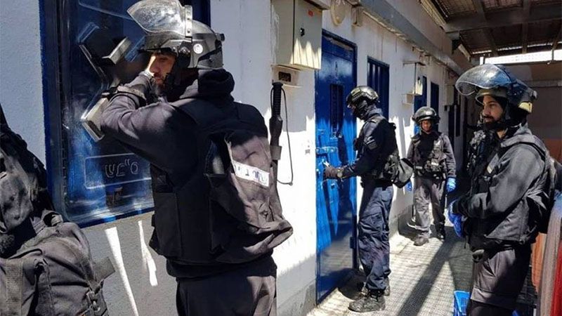 Prisioneros palestinos denuncian un asalto a sus celdas en la c&aacute;rcel israel&iacute; de Ofer
