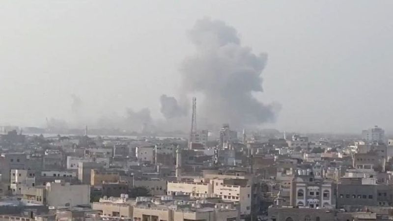 El ej&eacute;rcito de ocupaci&oacute;n israel&iacute; bombardea los puertos yemen&iacute;es de Hodeida y Salif