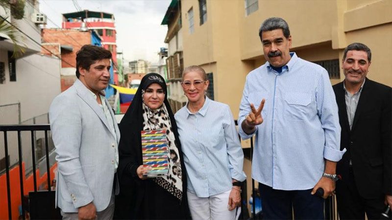 Maduro condecora a periodista de TV iran&iacute; que transmit&iacute;a en vivo durante ataque israel&iacute;