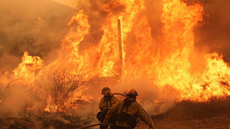Incendios fuera de control devoran California