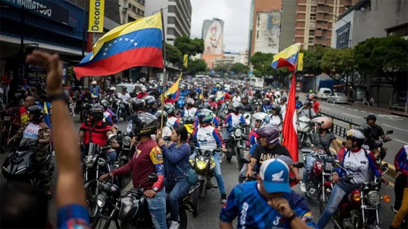 Miles de chavistas se movilizan en Caracas dispuestos a defender a Venezuela de EEUU