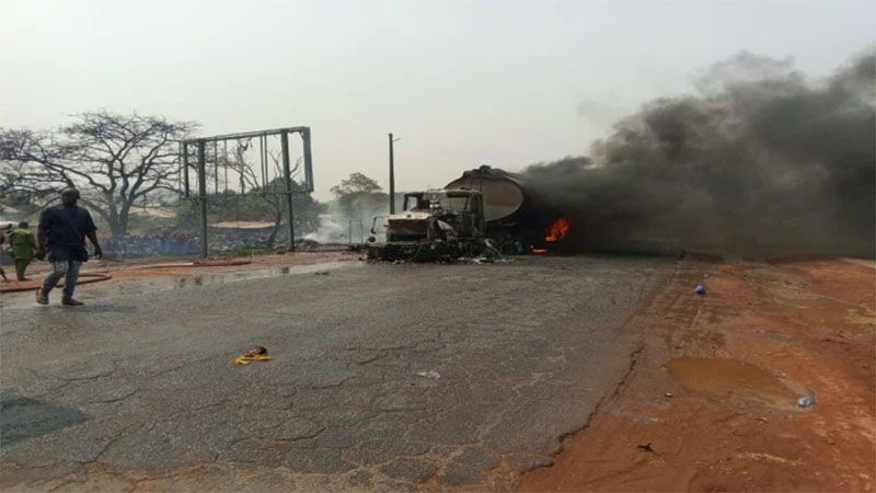 Al menos 35 muertos y 40 heridos al explotar un cami&oacute;n cargado de gasolina en Nigeria
