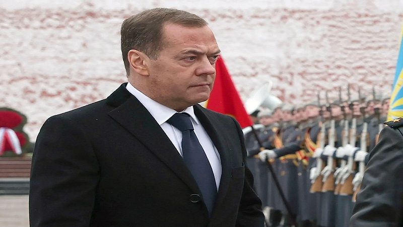 Medv&eacute;dev: Las decisiones de Trump son un acto de guerra contra Rusia