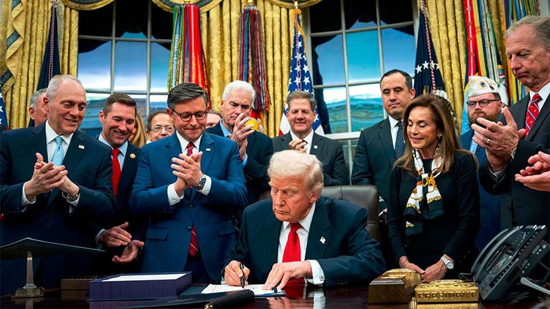 Trump firma la ley que pone fin al cierre de Gobierno m&aacute;s largo de la historia de EEUU