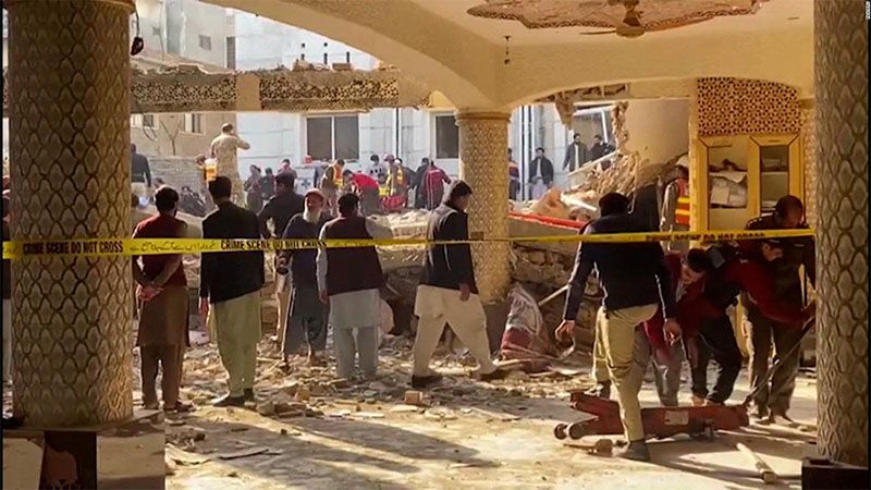 Atentado suicida en una mezquita deja muertos y decenas de heridos en Pakist&aacute;n