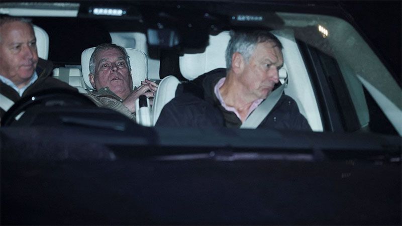 Contin&uacute;an los registros tras el arresto del expr&iacute;ncipe Andr&eacute;s que ha sacudido a la realeza brit&aacute;nica