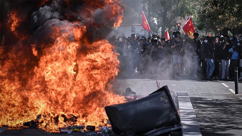 Masivas protestas estudiantiles en Francia resultan en ataques incendiarios y casi 2 mil detenidos